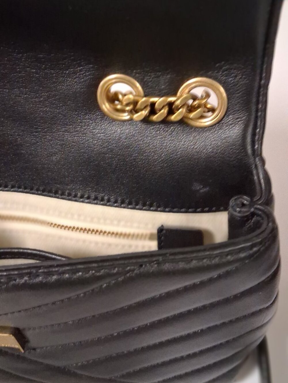 Tory Burch Kira Chevron Convertible Shoulder Bag – Black (Style 90446-001) - Picture 11 of 11
